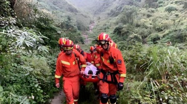 乐天盈配资 负债高达3个亿, 绝望跳崖! 西安四口家庭惨剧